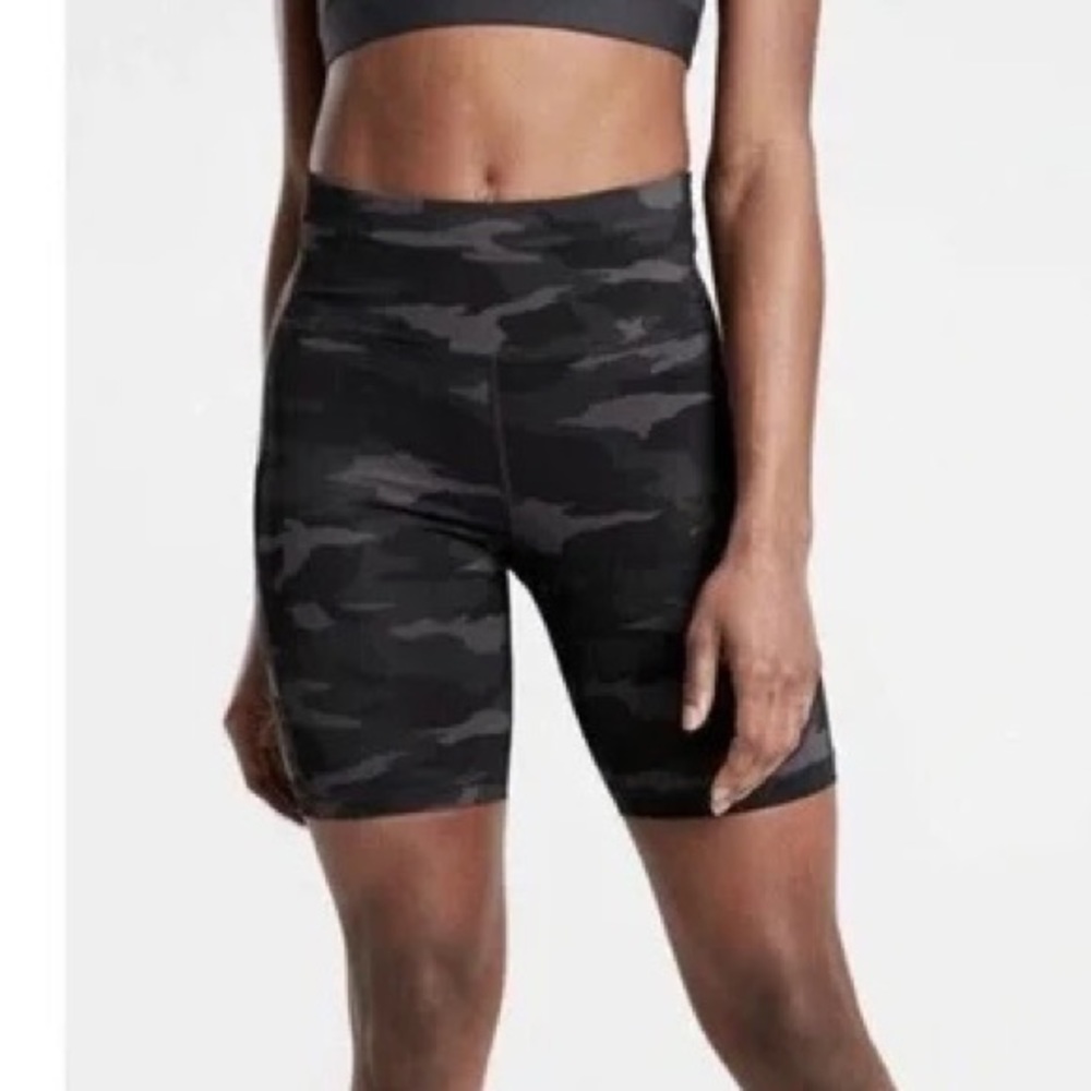 Athleta NWOT Ultimate Stash Pocket Camo 7" Biker Short